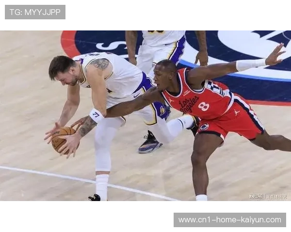 快船客场不敌火箭 伦纳德空砍24分难挽败局 快船客场不敌火箭 伦纳德空砍24分难挽败局